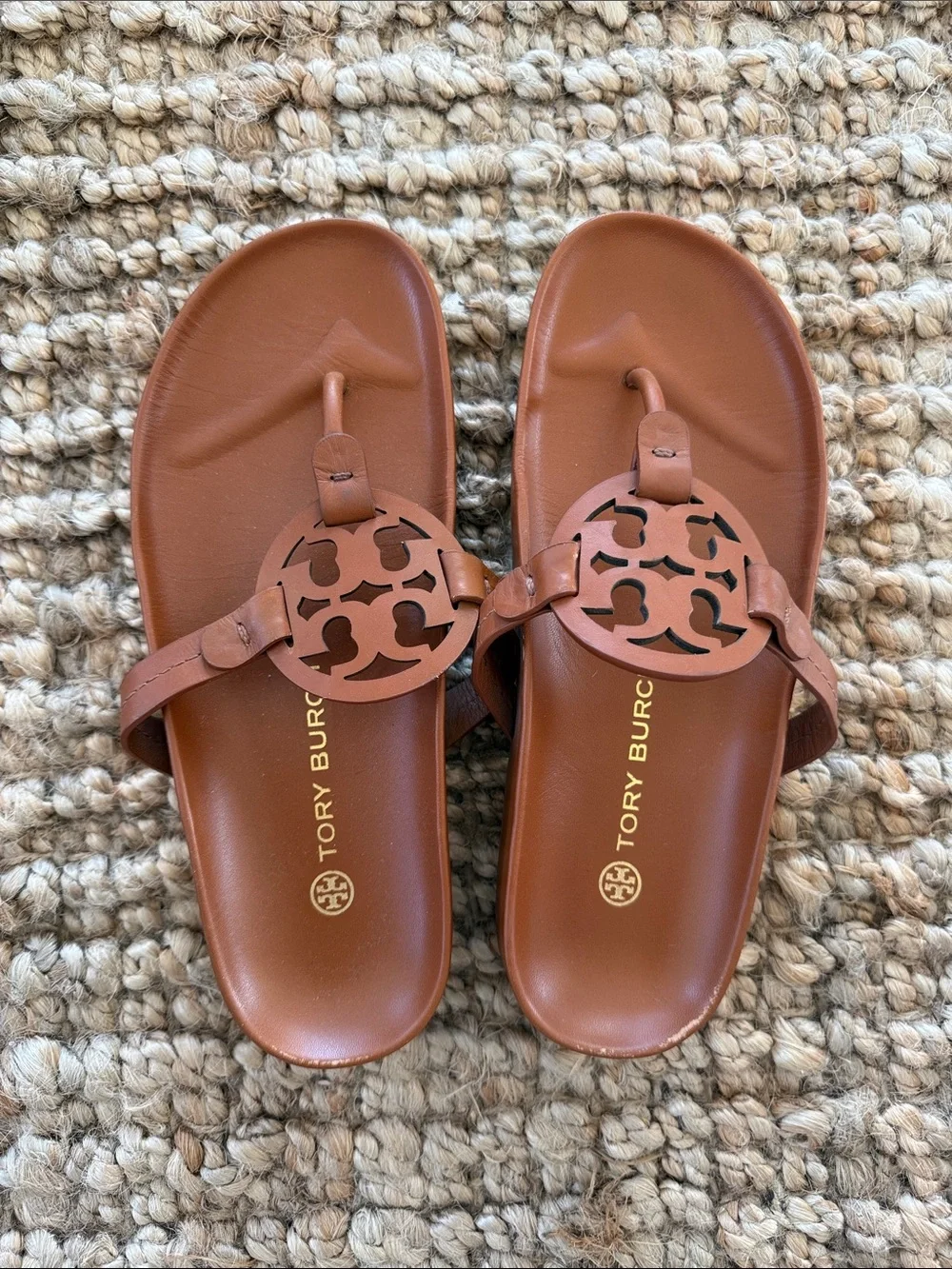 Tory Burch Logo Toe-Post Sandals in Cognac